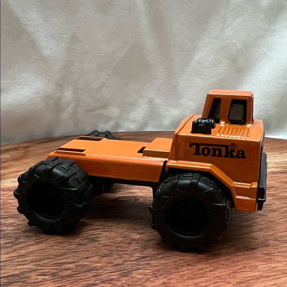 VTG 1992 Orange Tonka Construction Truck